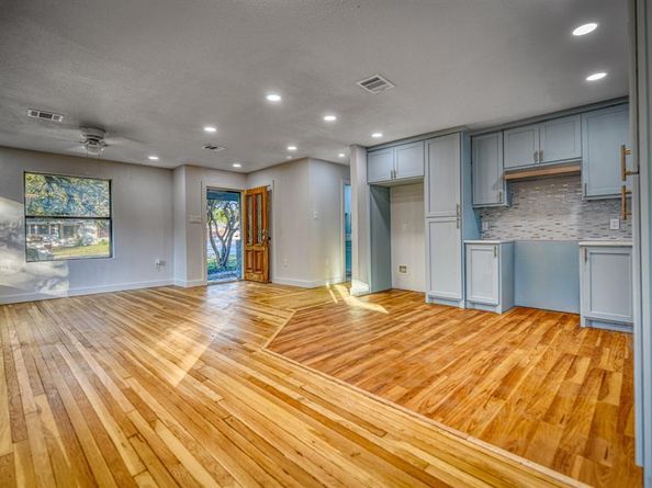 2370  San Marcus Avenue , Dallas Texas 75228