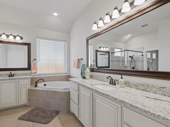 2204  Simpson Lane , Mansfield Texas 76063