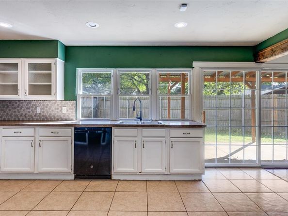 4102  Foxmoor Court , Arlington Texas 76016