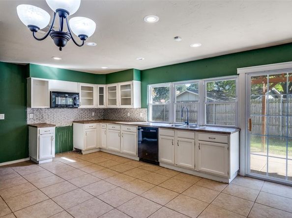 4102  Foxmoor Court , Arlington Texas 76016