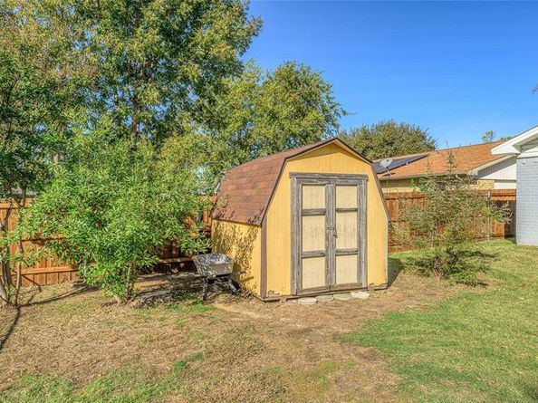 2038  Rose Hill Lane , Carrollton Texas 75007