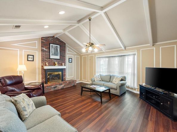 1001  Whispering Oak Court , Arlington Texas 76012