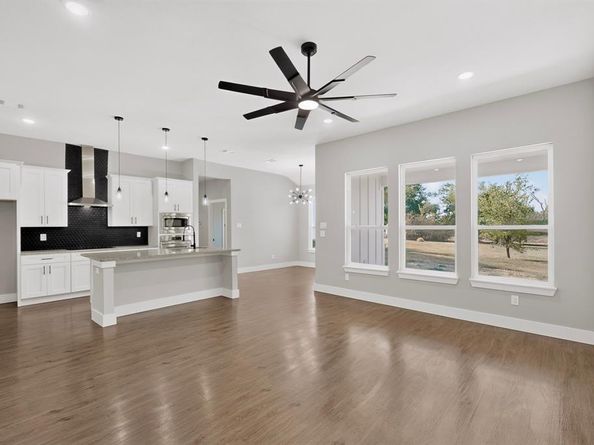 203 W Mansfield Avenue , Kennedale Texas 76060