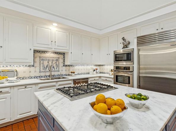 10  Saint Laurent Place , Dallas Texas 75225