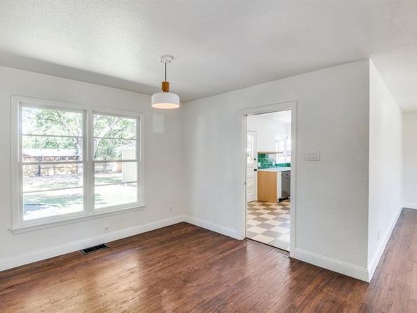 2433  Southwood Drive , Dallas Texas 75233