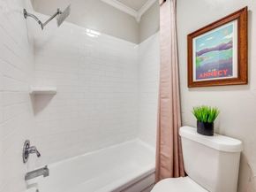 5212  Fleetwood Oaks Avenue  202, Dallas Texas 75235