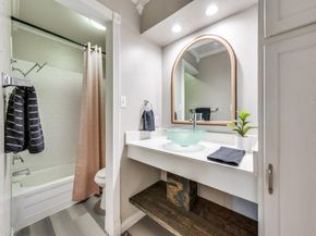 5212  Fleetwood Oaks Avenue  202, Dallas Texas 75235