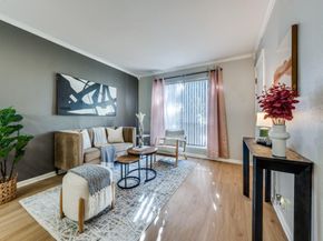 5212  Fleetwood Oaks Avenue  202, Dallas Texas 75235