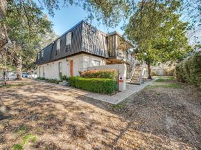 5212  Fleetwood Oaks Avenue  202, Dallas Texas 75235