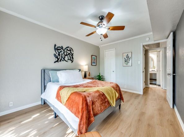 5212  Fleetwood Oaks Avenue  202, Dallas Texas 75235