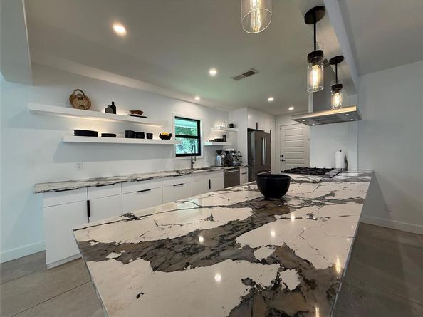 6522  Ridgeview Circle , Dallas Texas 75240