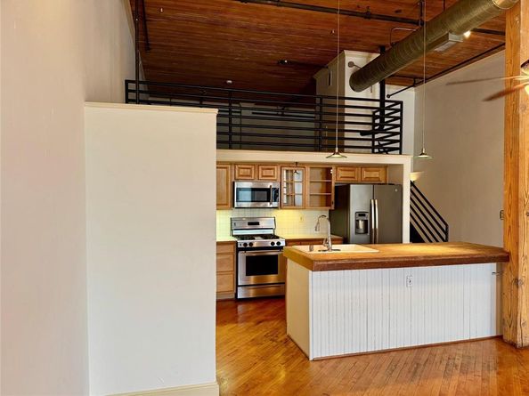 3026  Commerce Street  205, Dallas Texas 75226