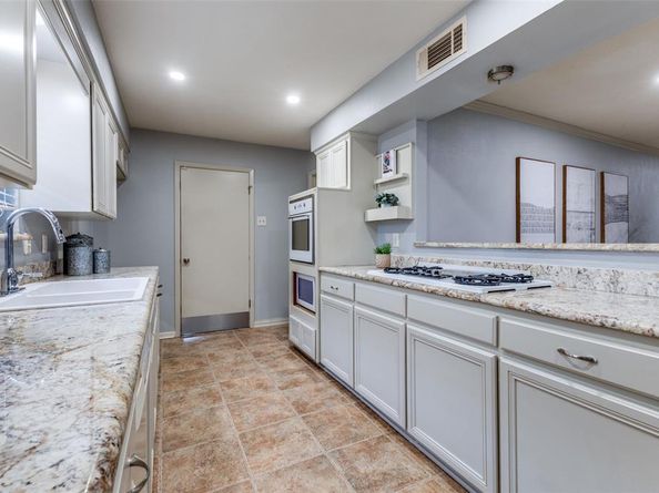 2223  Babalos Lane , Dallas Texas 75228
