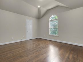 2407  Knight Street , Dallas Texas 75219