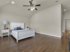 2407  Knight Street , Dallas Texas 75219