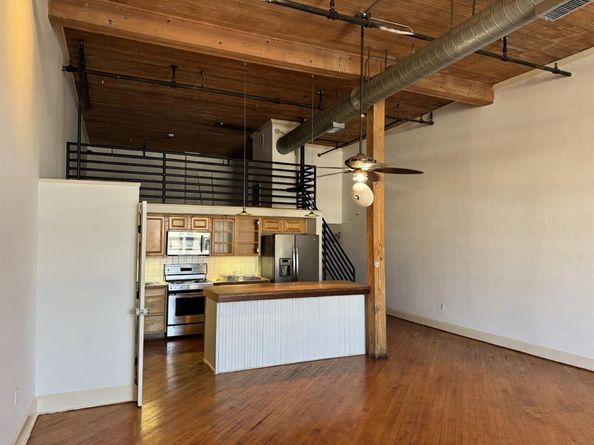 3026  Commerce Street  205, Dallas Texas 75226