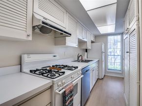 5833  Copperwood Lane  1132, Dallas Texas 75248