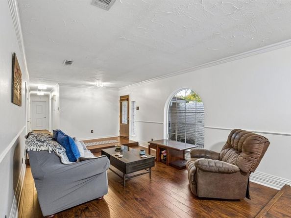 1709  Timbers Drive , Irving Texas 75061