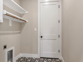 207 W 7th Street , Justin Texas 76247