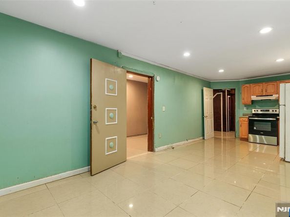 524 66th Street, West New York NJ 07093
