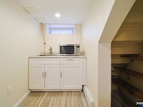 586 Hillside Street, Ridgefield NJ 07657