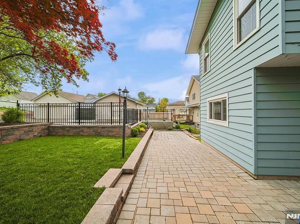 586 Hillside Street, Ridgefield NJ 07657