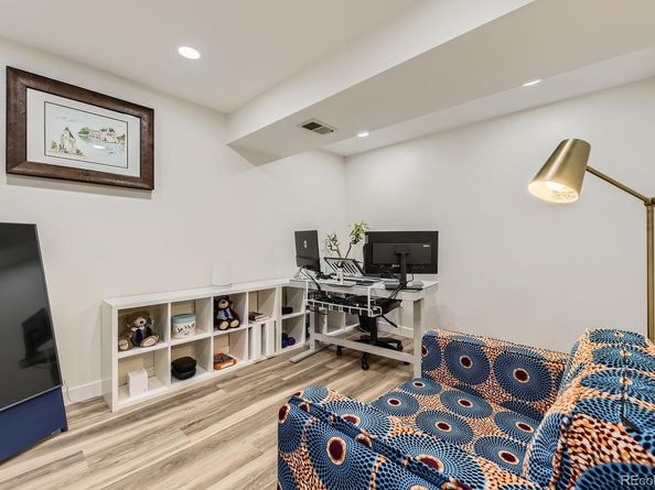 1600 S Quebec Way 8, Denver CO 80231