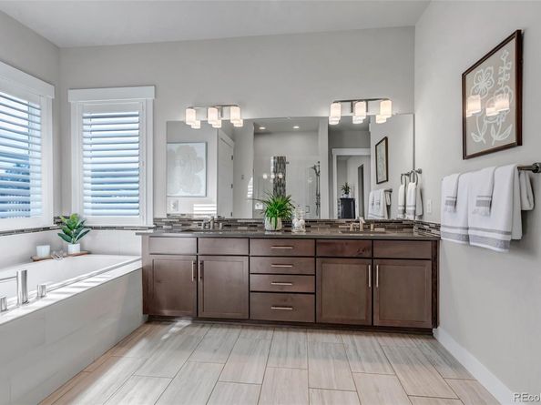 7036 S Espana Way, Centennial CO 80016