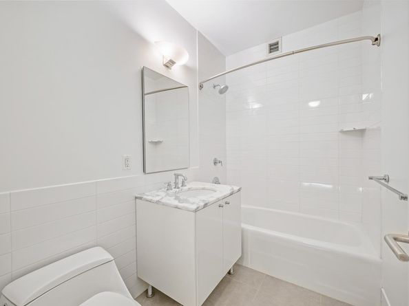 46-30 Center Boulevard 401, Queens NY 11109