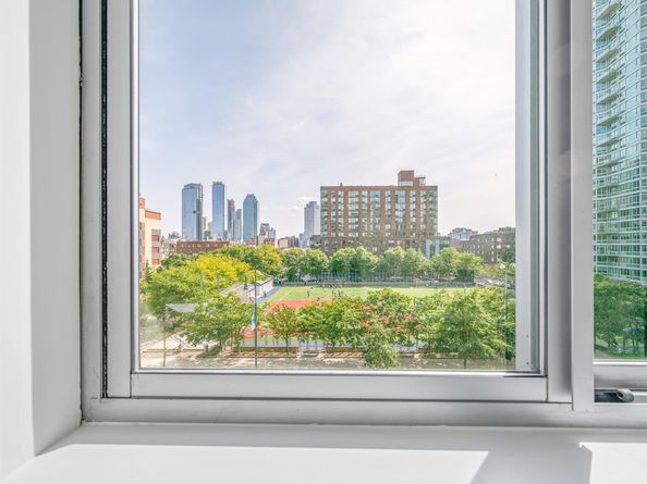 46-30 Center Boulevard 401, Queens NY 11109