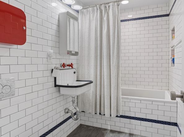 387 Grand Street K707, New York NY 10002