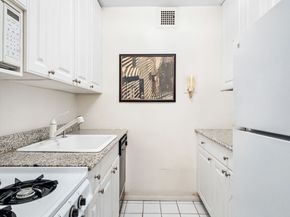 166 East 61st Street 8H, New York NY 10065