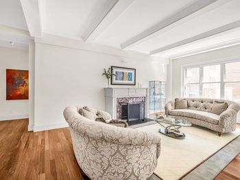 1049 Park Avenue