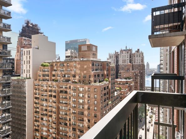 250 East 40th Street 21C, New York NY 10016