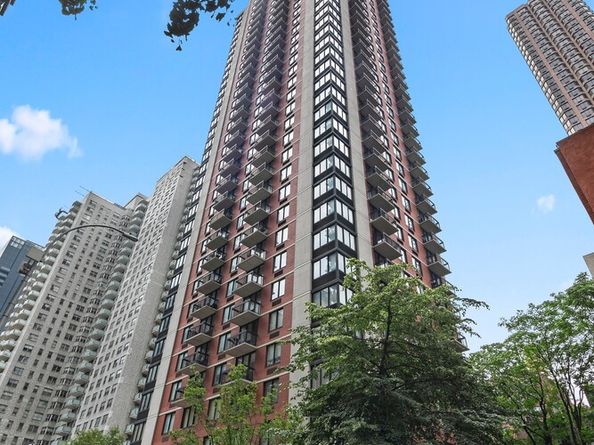 250 East 40th Street 21C, New York NY 10016