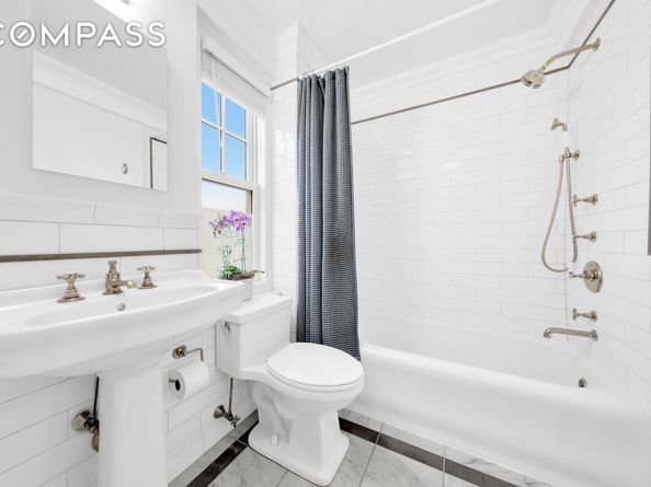 299 West 12th Street 12AB, New York NY 10014