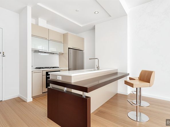 24-15 Queens Plaza N 10B, Queens NY 11101