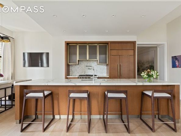 100 Barclay Street 17L, New York NY 10007