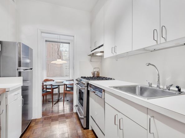 14 Sutton Place S 8G, New York NY 10022