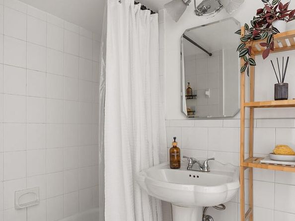 310 East 49th Street 12B, New York NY 10017