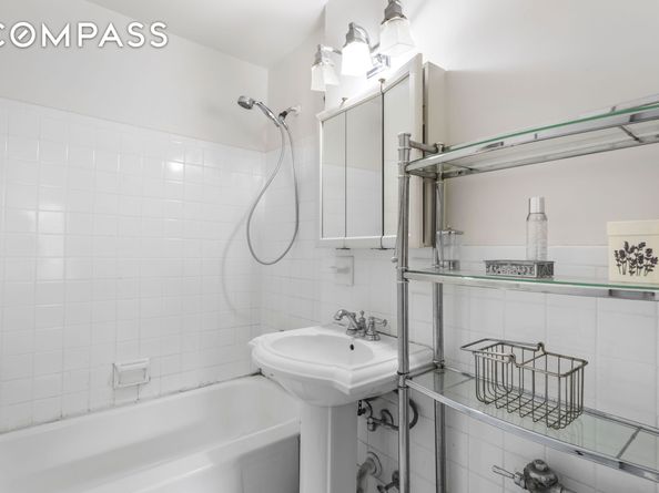 68-15 Selfridge Street 3J, Queens NY 11375