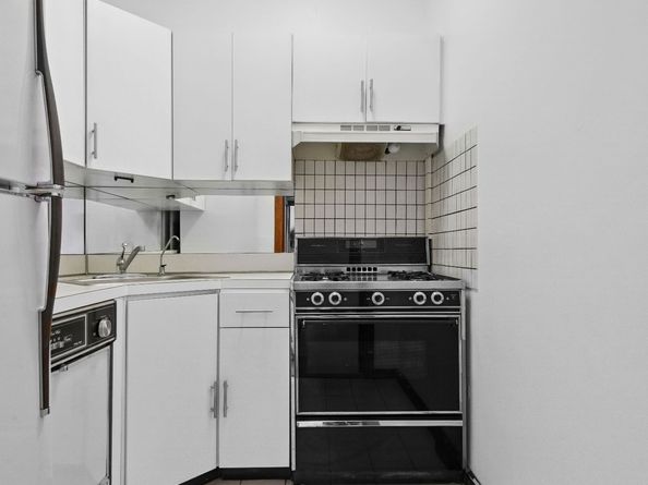 150 East 49th Street 9D, New York NY 10017