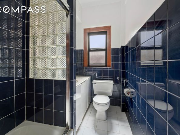 150 East 49th Street 9D, New York NY 10017