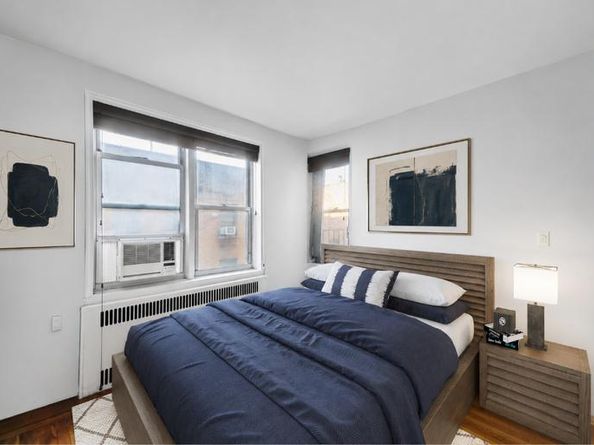 305 West 52nd Street 6A, New York NY 10019