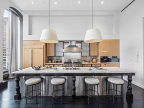 15 Union Square W 16, New York NY 10003