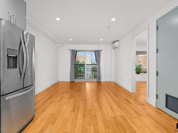 63-34 Fresh Pond Road 3G, Queens NY 11385