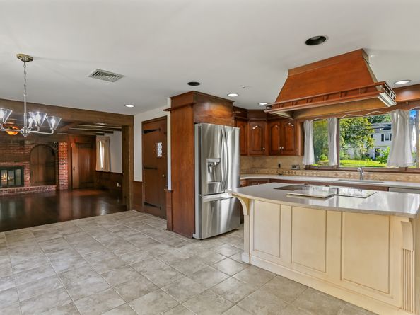 81 Plymouth Avenue, Trumbull CT 06611