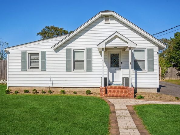 29 Robert Street, Patchogue NY 11772