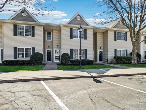 1082 Savoy Drive, Melville NY 11747