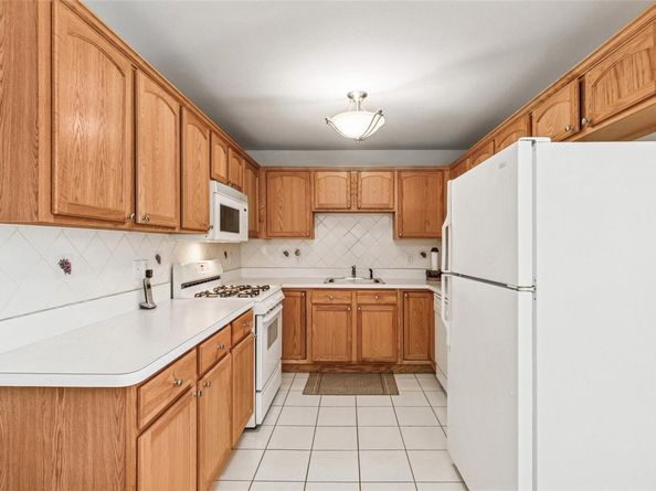 1082 Savoy Drive, Melville NY 11747